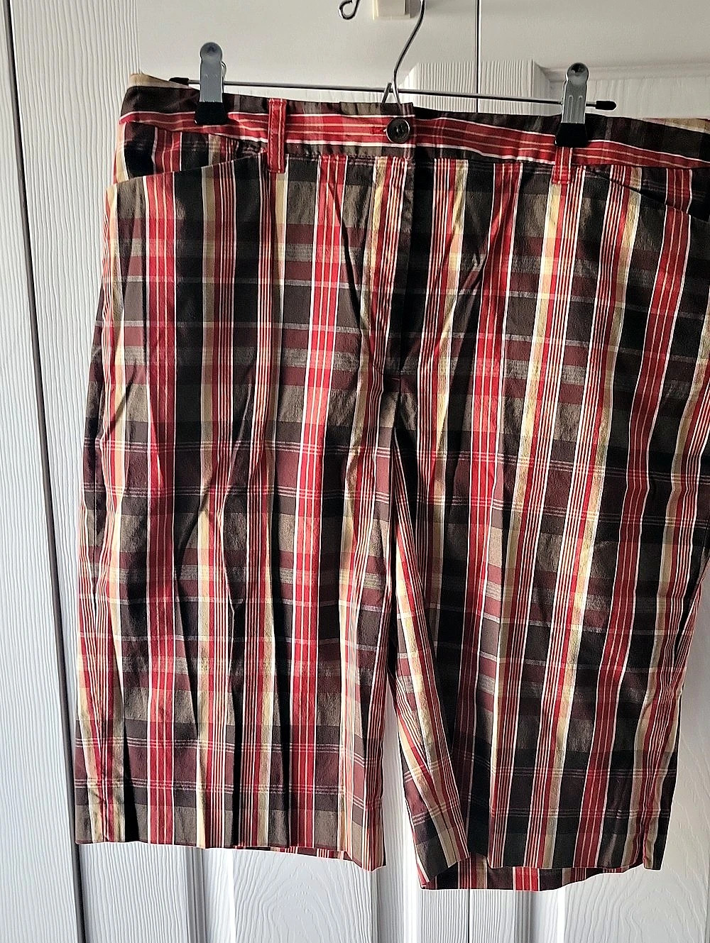 Jones New York Signature Plaid Bermuda Shorts in Red & Black Size 14